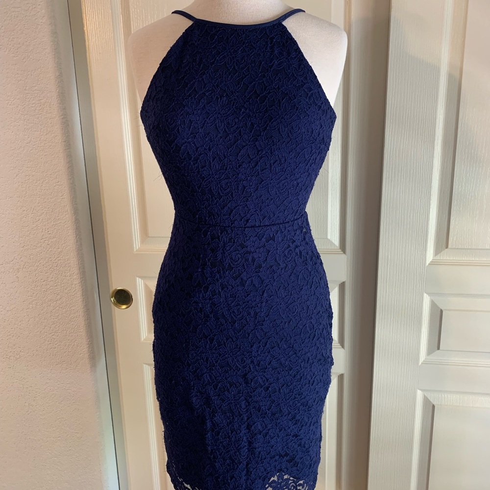 Lulu’s blue formal lace dress